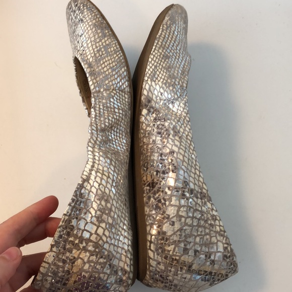 Neutral, metallic, snakeskin patterned flats - Picture 8 of 12